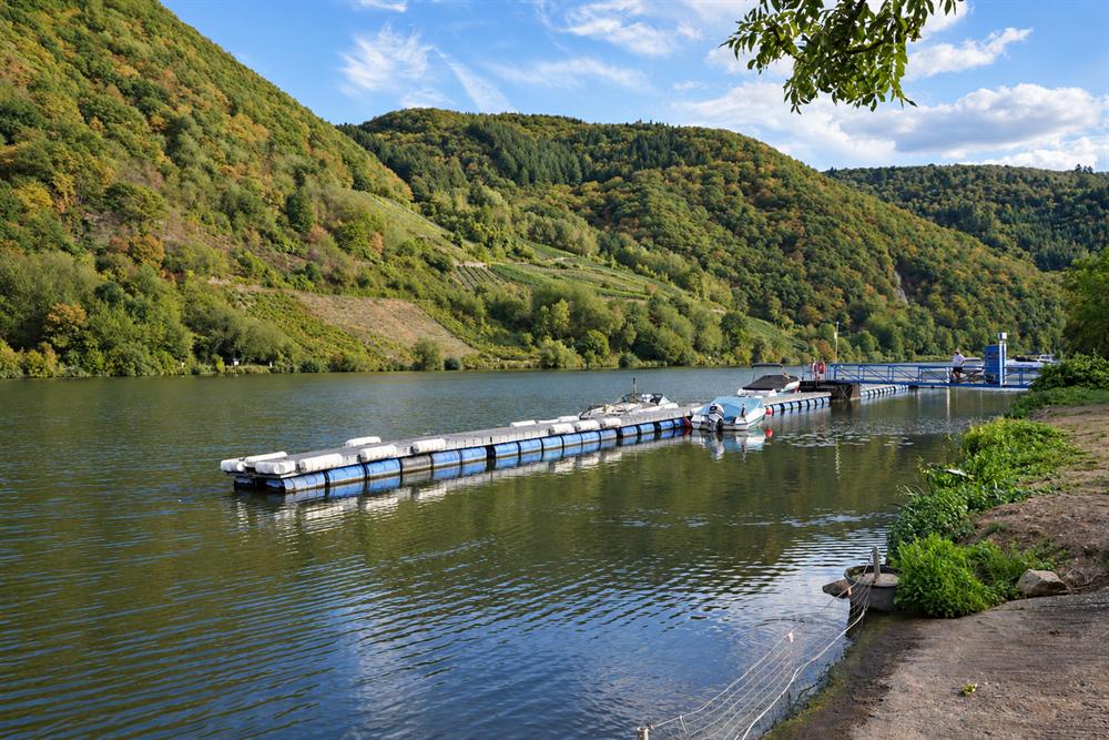 Steiger van de watersportclub Pölich aan de Moezel